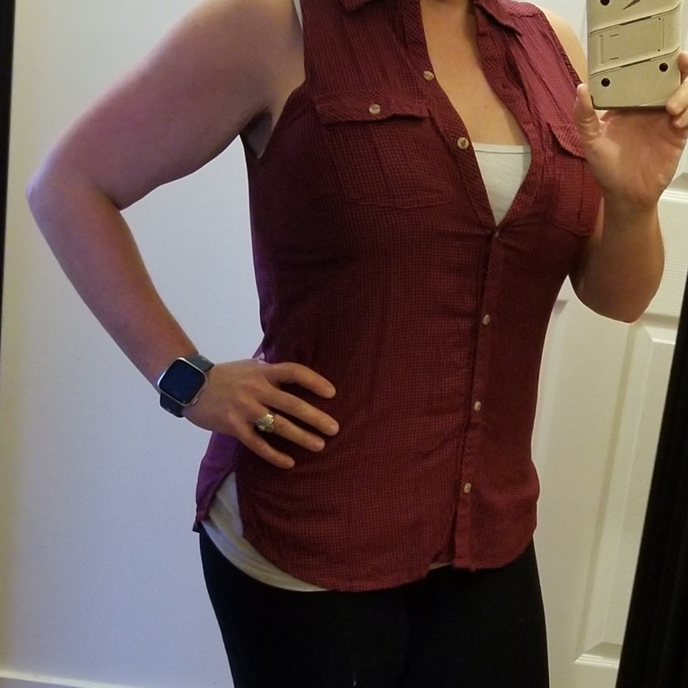 Maurices Sleeveless Collared Shirt Size Small